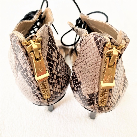 SALES! Snake Print Pumps Size 8.5 - Picture 5 of 7